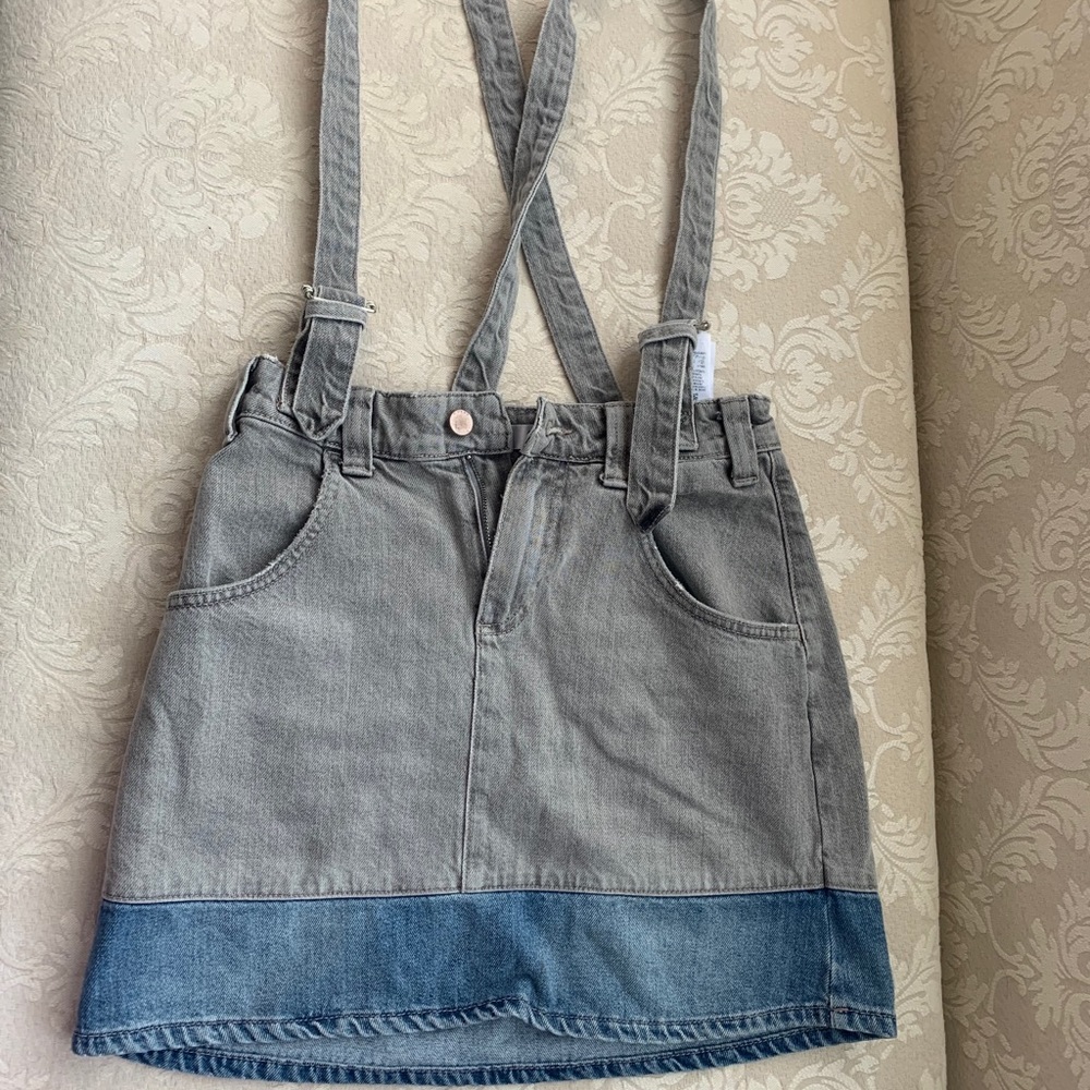 •Guess skirt!•